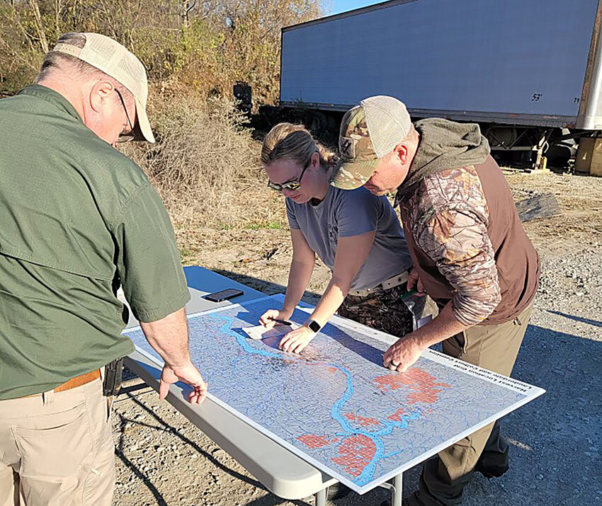 Hunters who harvested a deer in Lauderdale show WFF's Chris Cook the exact location where the deer was taken.