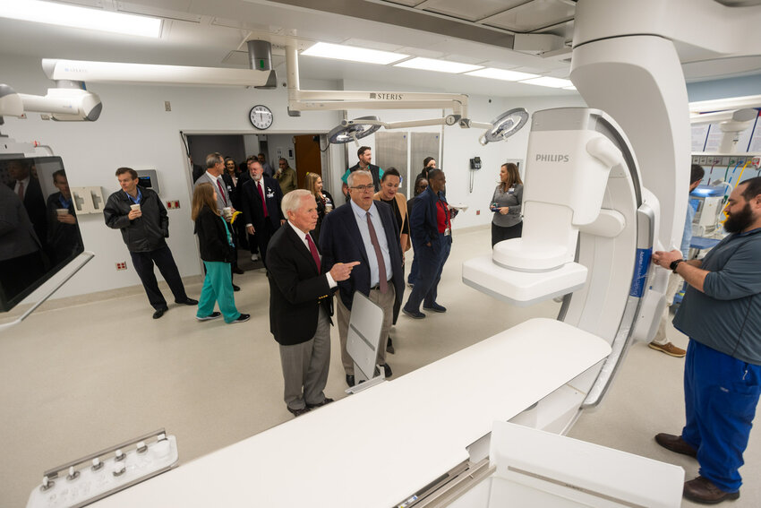 The spacious new operating rooms feature the most advanced ceiling-mounted lighting systems and ceiling-mounted booms to integrate the latest equipment while also enhancing efficiency and safety. The rooms incorporate extra space for robotics used in minimally invasive surgery, radiology C-arms for orthopaedic surgery and advanced image-guidance systems for neurosurgery.