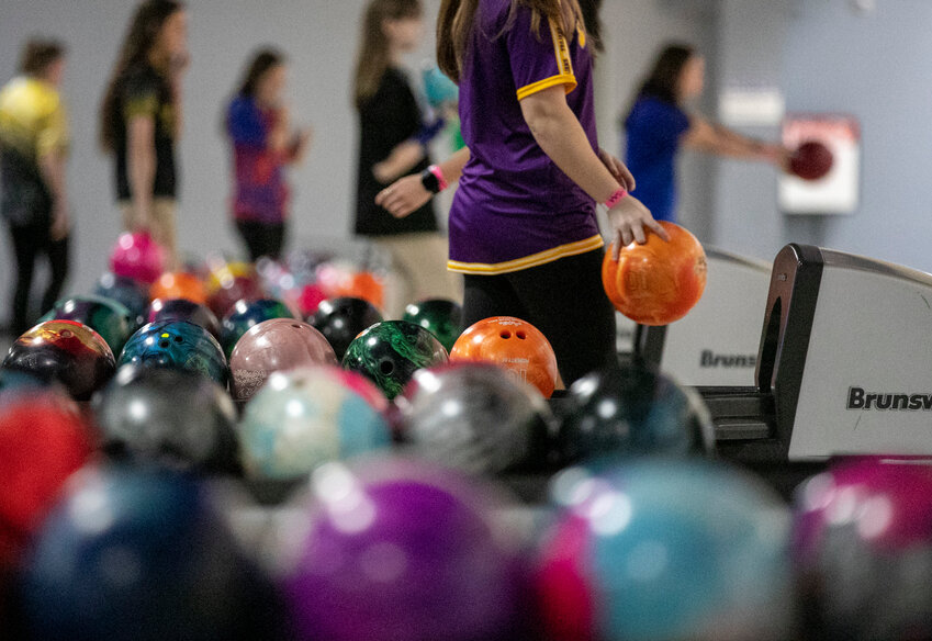 The Alabama High School Athletic Association&rsquo;s Regional Bowling Championships got underway on Thursday at Vestavia Bowl before Friday&rsquo;s final rounds in the best-of-7 Baker Format. Five Baldwin County teams earned top two seeds with a chance to advance to the state championship in Mobile Feb. 1-2.