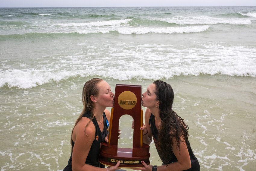 Members of the USC women's volleyball team celebrate their national championship in the Gulf in 2023.