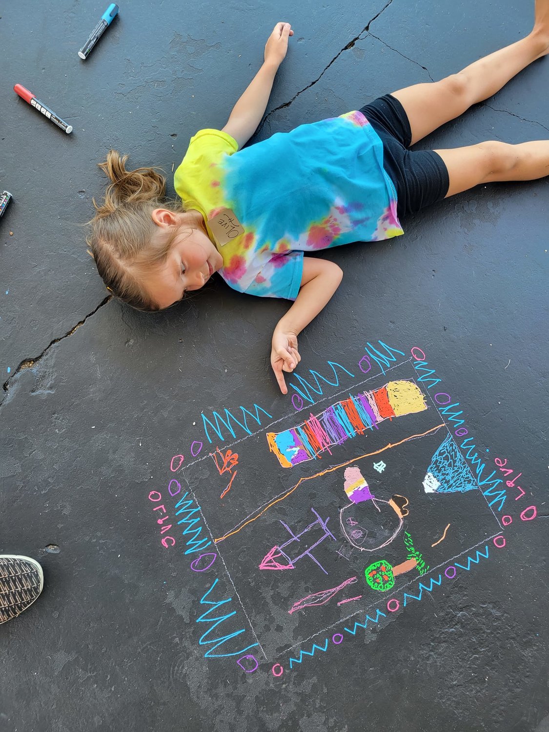 The first summer art class was held on Saturday, June 4 at Drowsy Poet @ The Foley Station. The theme for the class was Permanent Chalk Paintings.