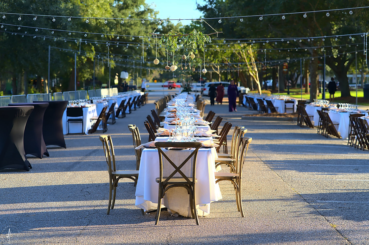 Diners will enjoy an alfresco four course meal prepared by notable local chefs. Each delectable dish will feature a wine pairing from Pinnacle Imports.