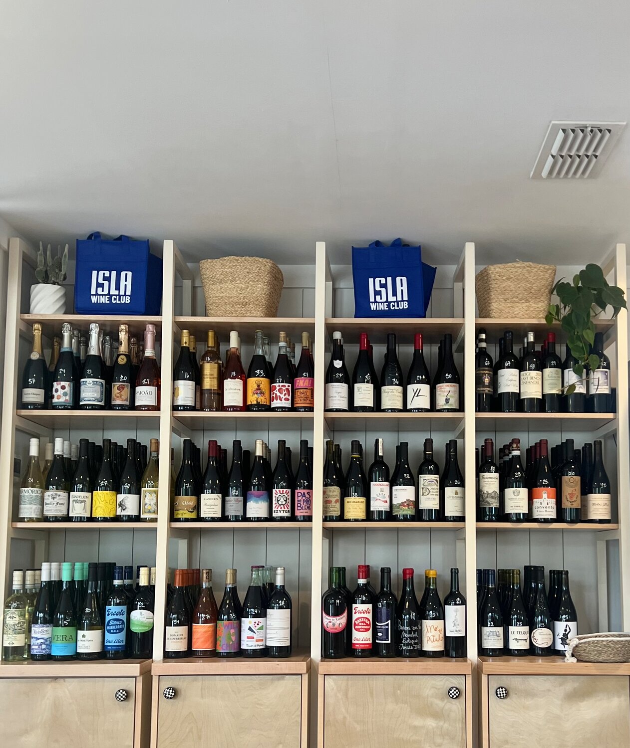 Foam Coffee recently announced their partnership with Isla Wine, a local bottle shop, offering a curated selection of wines in-store.