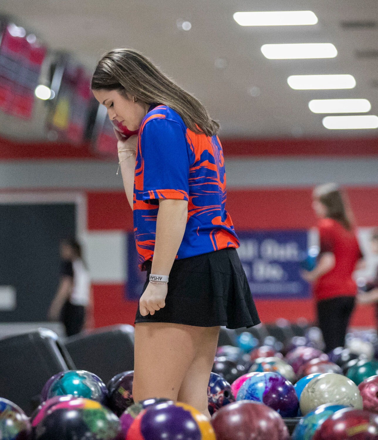 Orange Beach’s Mari Hayden Reeves lines up her shot on Thursday, Feb. 1, at Bowlero Mobile during the traditional rounds for seeding as part of AHSAA’s state championships. Reeves finished 27th overall with a three-game total of 363 to help the Makos take the No. 7 seed into Friday’s finals.