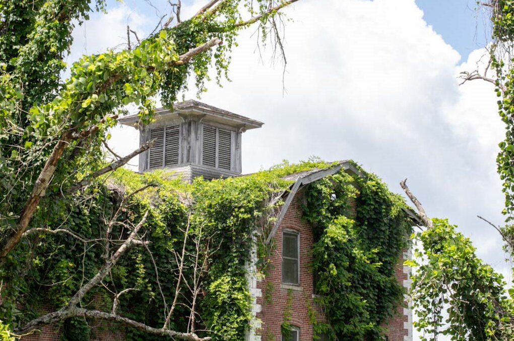 Guests tour endangered Searcy Hospital as group works to preserve history