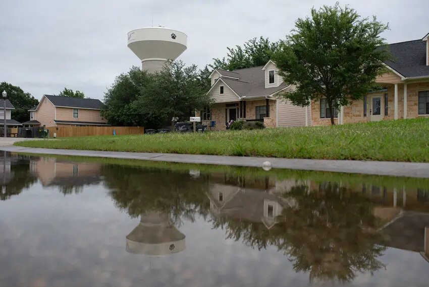 Texas lawmakers have few options to drive down rising home insurance costs.