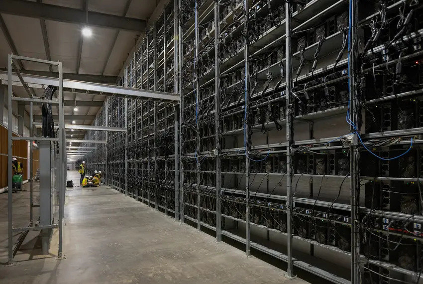 Computers mine for bitcoin at Whinstone's Rockdale facility. Credit: Michael Gonzalez/The Texas Tribune