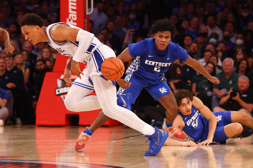 Duke's Paolo Banchero, left, and Kentucky's Sahvir Wheeler (2) battle for the ball during the State Farm Champions Classic at Madison Square Garden on Tuesday, Nov. 9, 2021, in New York. (Mike Stobe/Getty Images/TNS)