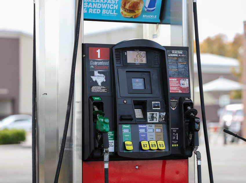 Local gas prices continue to fall ahead of the summer driving season.