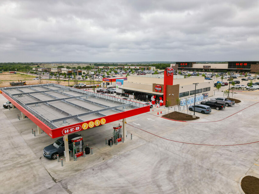 H-E-B opened its first of 12 new H-E-B Fresh Bites convenience stores in Leander on April 17, 2023, inside the Bar W Marketplace at the corner of Texas 29 and Ronald Reagan Boulevard.