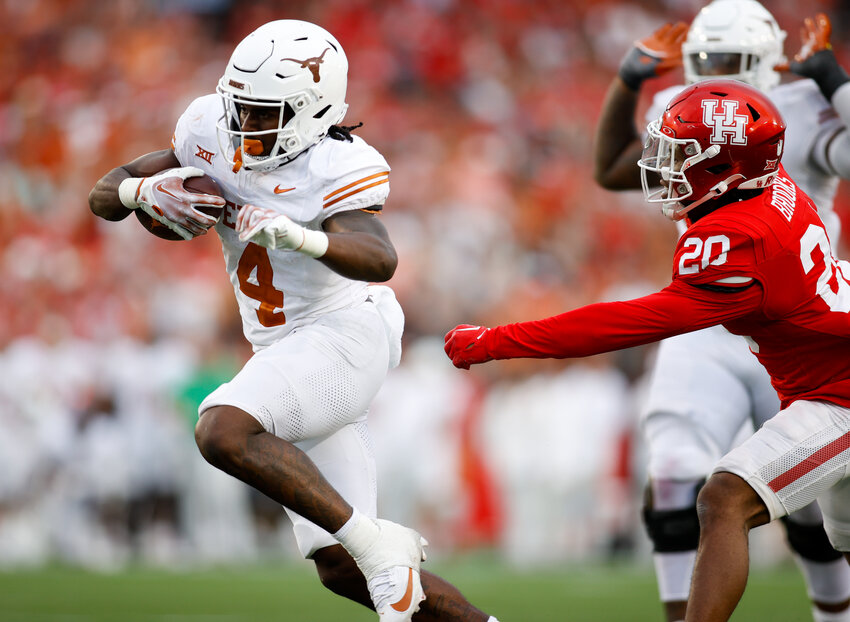 Texas running back CJ Baxter (4) carries the ball for a game-winning 16-yard touchdown run during a Big 12 Conference football game between the Houston Cougars and the Texas Longhorns on October 21, 2023 in Houston. Texas won, 31-24.