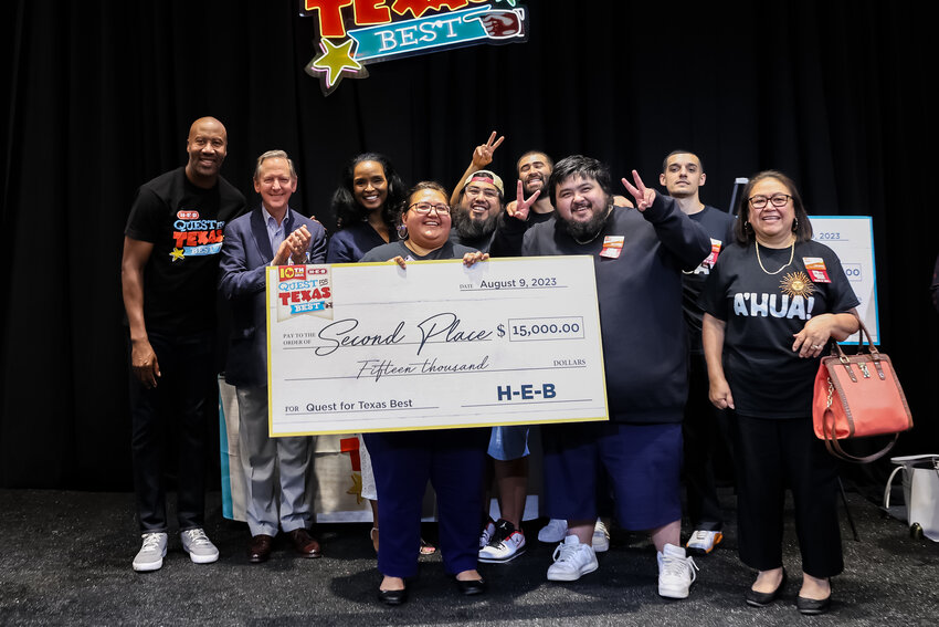 H-E-B awards a second place prize, worth $15,000, to A&rsquo;HUA! Sparkling Agua Fresca in the 2023 H-E-B Quest for Texas Best competition.