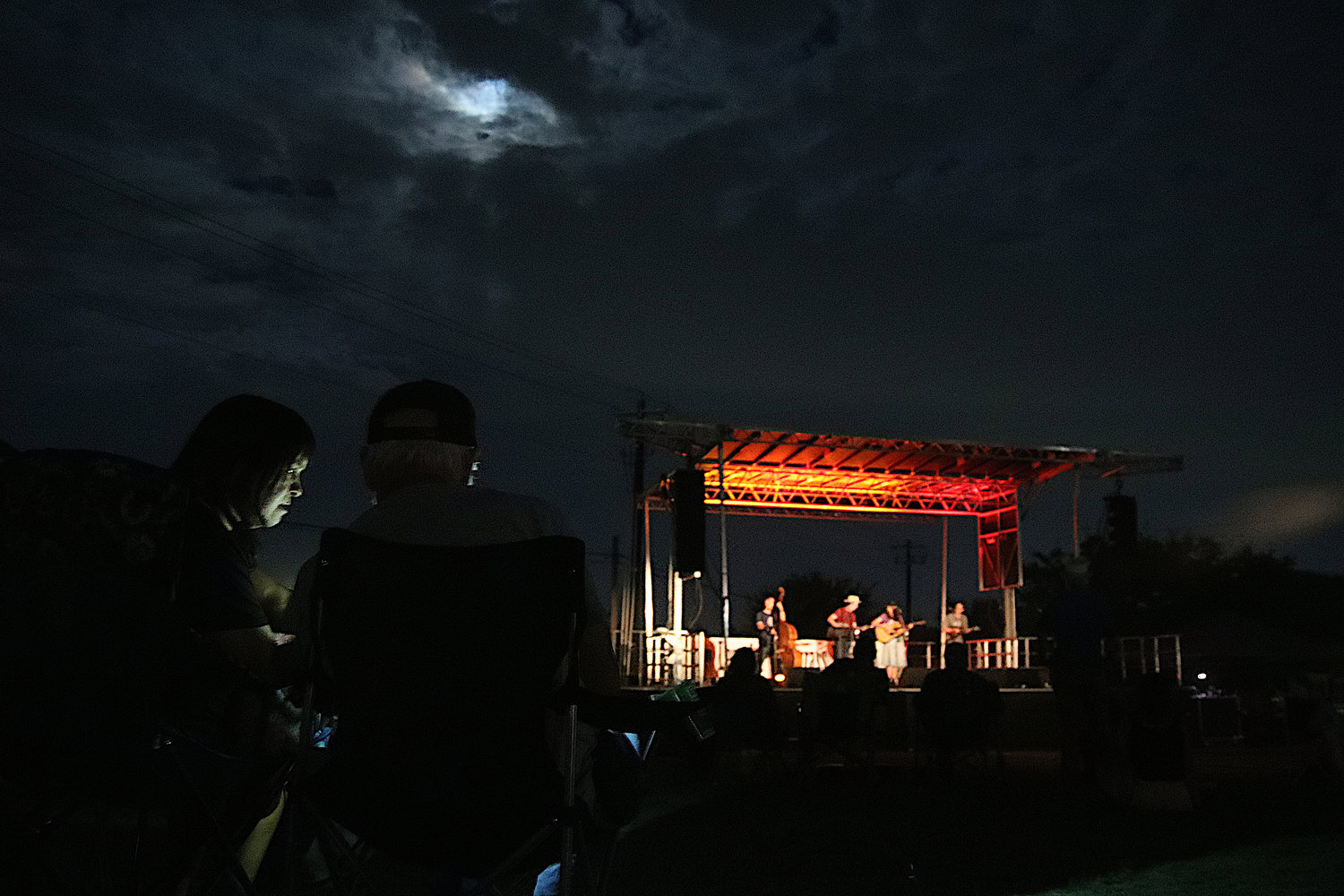 Howling at the moon 2022 Leander Bluegrass Festival draws a crowd