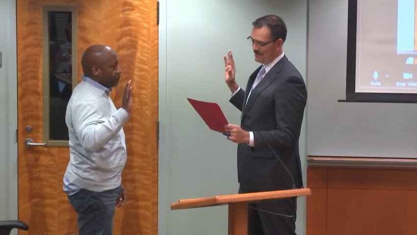 Lacey Councilmember Malcolm Miller being sworn in.