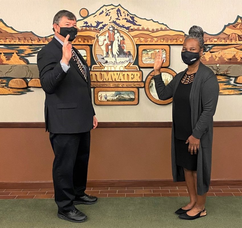 Tumwater Mayor Pete Kmet administers the oath of office to incoming Councilperson Angela Jefferson on Monday, March 22, 2021. Photo courtesy of City of Tumwater.
