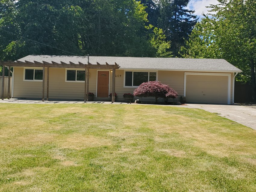 This home at 7409 Mazama St SW in Olympia was sold by Jessie Henneck-Aguiar on June 16, 2021 for $357,000. Listing Agent: Cassie Sutherland.