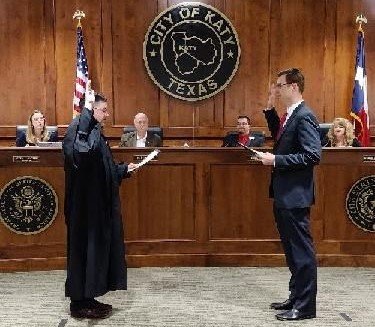 Dan Smith is sworn in at the May 12 special city council meeting held to canvas the May 1 election results. New Councilmember Gina Hicks was sworn in at the same event and Katy Mayor Bill Hastings expressed his appreciation for the service of former councilmembers Jenifer Stockdick and Dusty Thiele at that meeting.