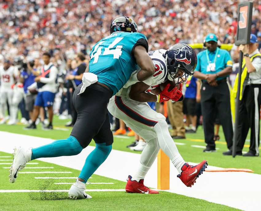 Houston Texans running back David Johnson (31) scores a touchdown on a 7-yard reception during the first half of an NFL game between the Houston Texans and the Jacksonville Jaguars on September 12, 2021 in Houston, Texas.