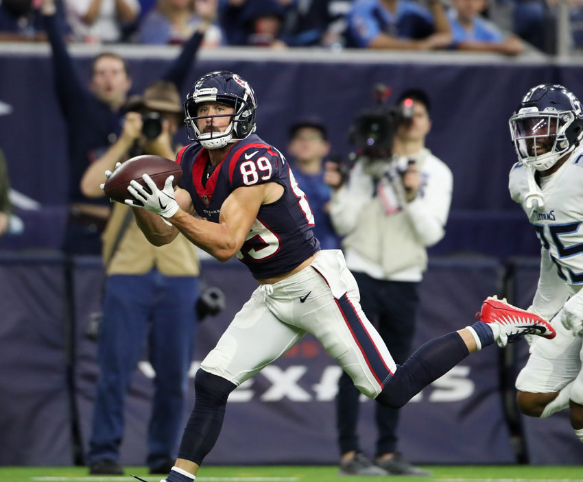 Houston, TX, USA. 9th Jan, 2022. Houston Texans quarterback Davis Mills  (10) prepares for a play during the 1st quarter of an NFL football game  between the Tennessee Titans and the Houston