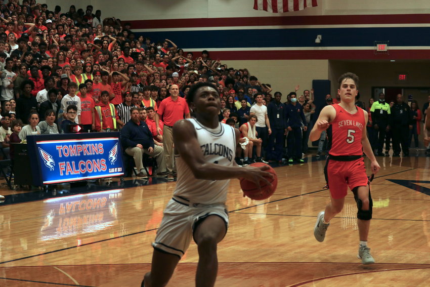 Tompkins&rsquo; Carmelo Yakubu drives to the basket during Wednesday&rsquo;s game against Seven Lakesat the Tompkins gym.