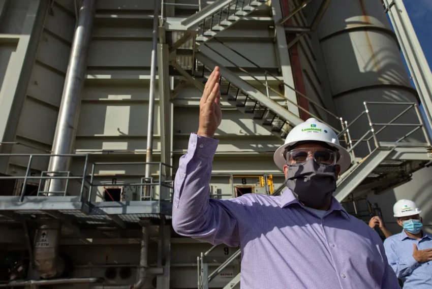 Curt Terry, plant manager at Vistra Corp.&rsquo;s Midlothian power plant, gave a media tour in October to explain the weatherization process. Six Texas power plants failed unexpectedly on Friday as a heat wave hit the state.