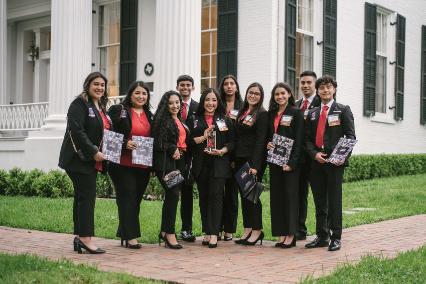 Edinburg High School Chapter of the National Honor Society at the Texas Governor&rsquo;s Mansion after receiving the 2021 Service-Learning Champion Award.