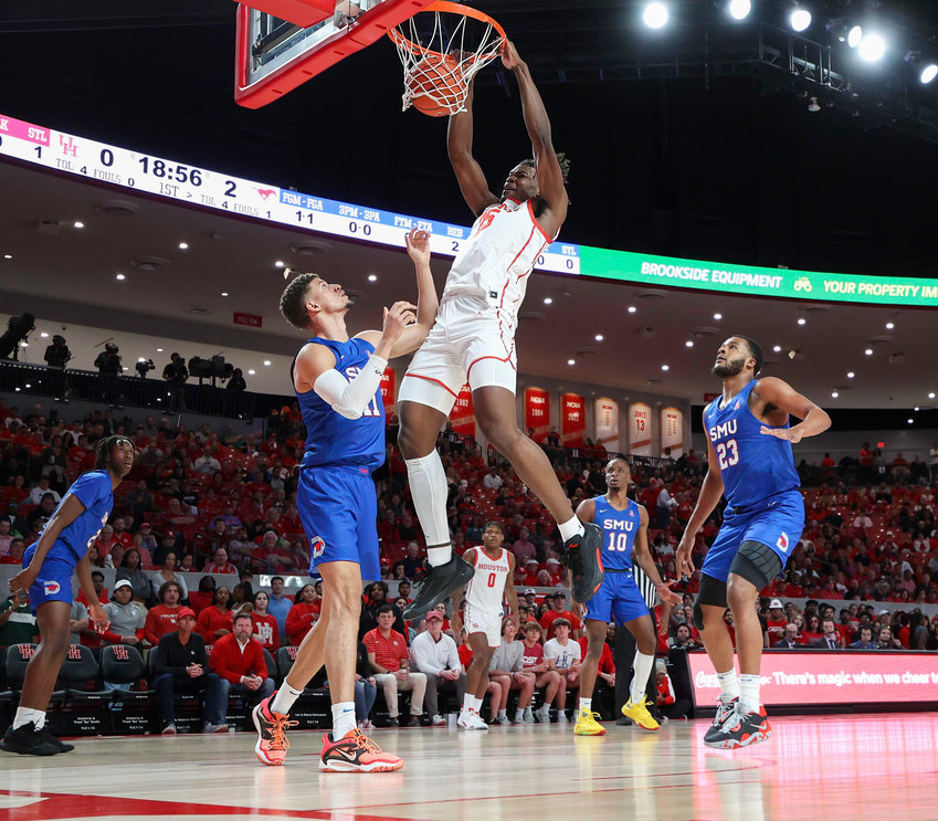 Houston forward Jarace Walker (25) dunks the ball during an NCAA men&rsquo;s basketball game between the Houston Cougars and the Southern Methodist Mustangs on Jan. 5, 2023 in Houston. Houston won, 87-53,