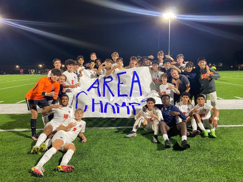 The Seven Lakes boys beat Bellaire 2-0 to advance to the regional quarterfinals.
