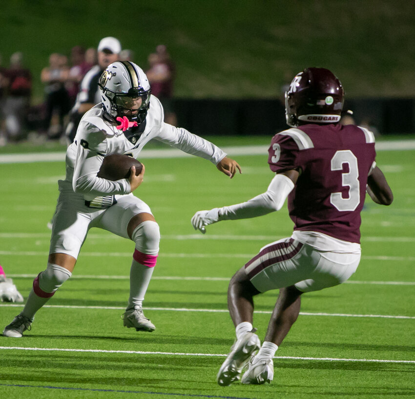 Colin Willetts runs the ball during Friday's game between Jordan and Cinco Ranch at Rhodes Stadium.