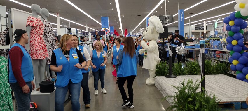 Additionally, Walmart managers honored over 62 store employees who had been at the store for more than 20 years, including three who had been there for over 30 years.