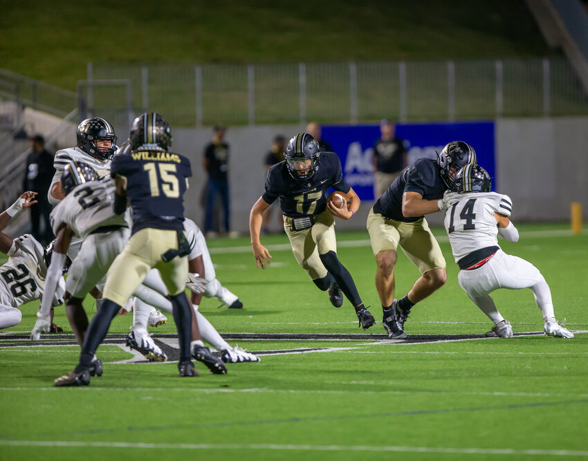 Dominic Cangolosi runs the ball during Thursday's Class 6A-Division II bi-district game between Jordan and Richmond Foster at Legacy Stadium.