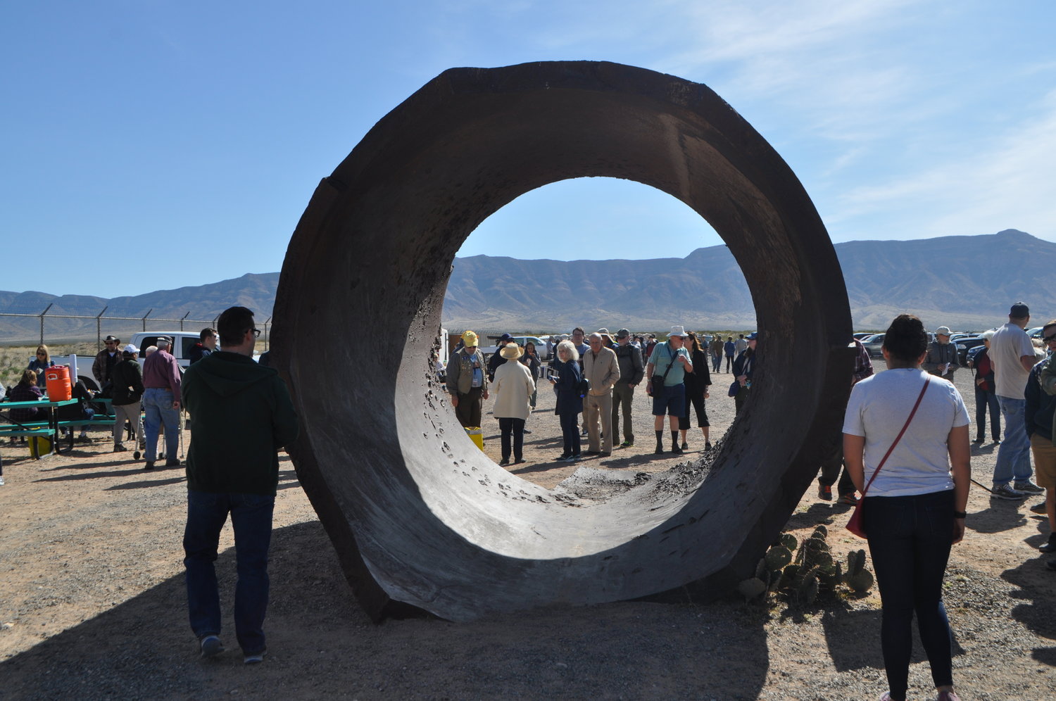 ジムビームオブジェ Trinity Site Open House | Desert Exposure