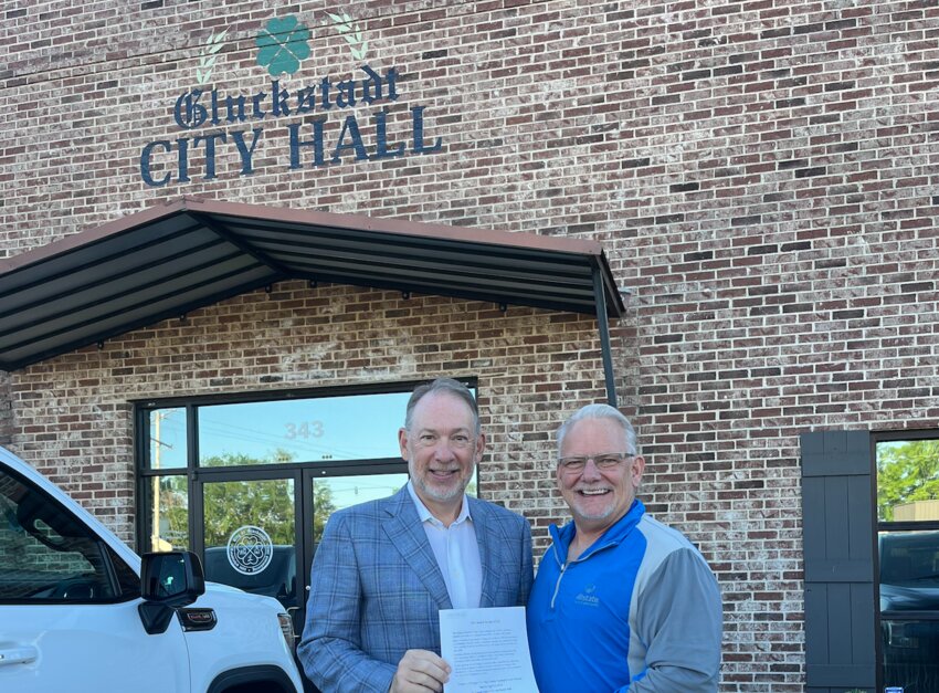 Mayor Walter Morrison pictured with Mark Doiron earlier this week. Doiron was in Gluckstadt passing out flyers about the Rotary interest meeting held Tuesday at St. Joseph.