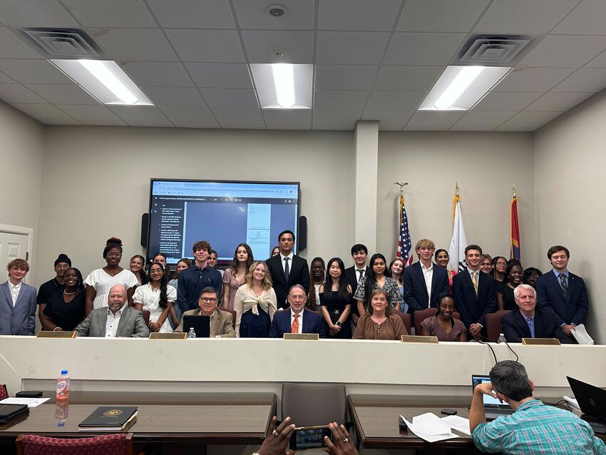 Pictured, front row from left, are Alderman Jayce Powell, Alderman Wesley Slay, MAyor Walter Morrison, Alderwoman Lisa Williams, Alderwoman Maya Warfield Bates and Alderman John Taylor (Middle) Aiden Hodge, Jerriona Lewis, Natalee Welch, Anvi Sethi, Shelby Grant, Julia Lever, Jai Moss, Tiffany Lin, Parwan Josan, Matthew D’Alfonso, Austin Sanders, Alex Davis (Back) Tejbir Banipal, Mackenzie Davis, Addison Kellum-Thetford, Madi Davis, Ashby Robinson, Ava Bondurant, Adriana Kroeze, Sage Pendergrass, Miah Schuller, Emiliano Valdez, Bella Brewer, Simar Kamboj, Reese Alman, Regan Alexander, Jerrica Lewis and Celeste Tatum. Not pictured are Scarlett Rolph, Krissy Jo Simmons, Amelia Rose Cook, Elijah Dortch and Presley McCullouch.