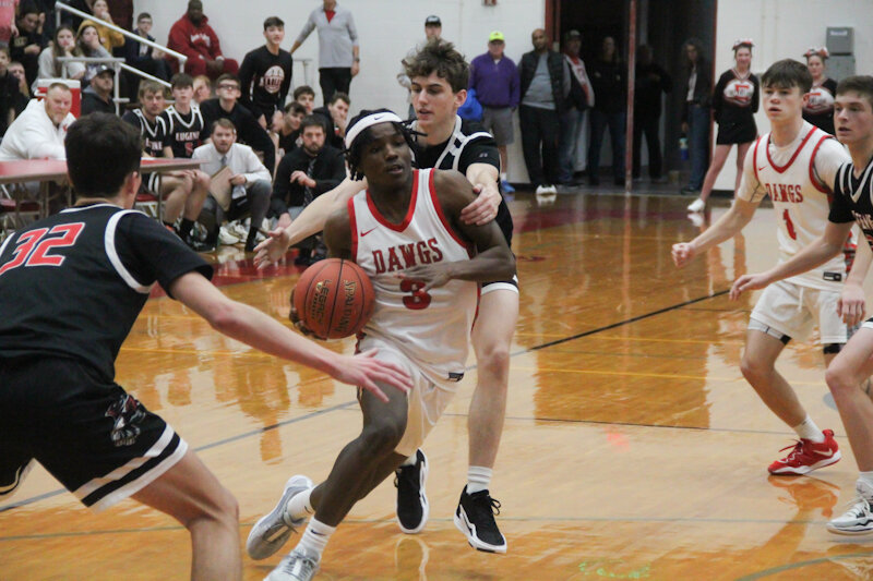 Mexico senior DJ Long cuts through the Eugene defense this season at Gary Filbert Court in Mexico.