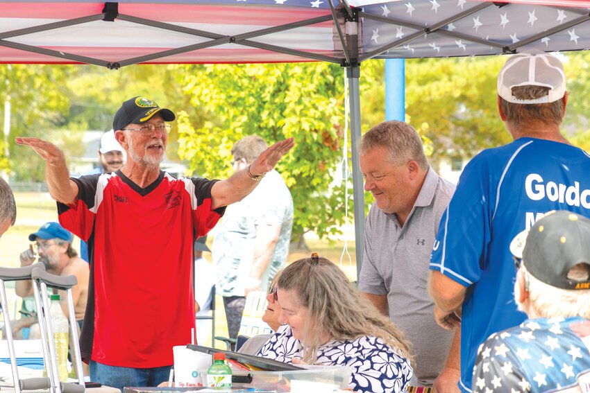 Charlie Maupin jokes with the crowd at the Mexico Brick City Horseshoe Pitching League’s Veterans Benefit Tournament Saturday.