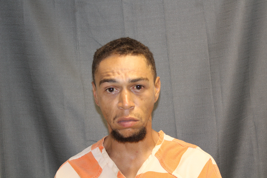 Benton City man arrested after stabbing three victims in a bar fight