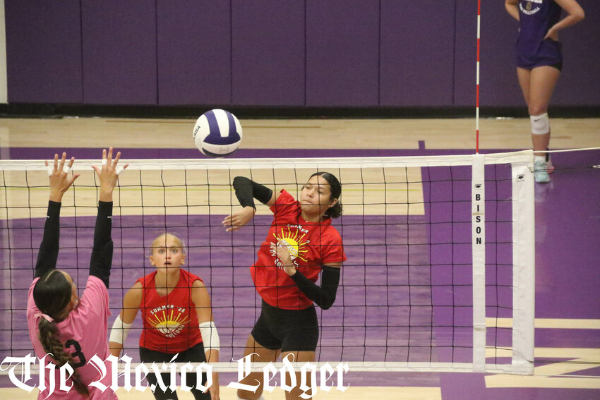 Mexico Mexico girls cover summer sets in Hallsville with wins