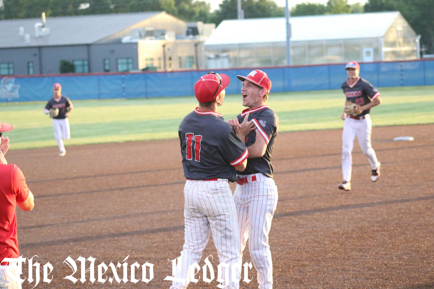 PHOTO GALLERY: Bulldogs advance to 3rd quarterfinal with 4-1 win at Moberly - The Mexico Ledger