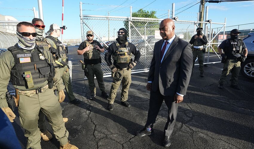 Mayor Ras Baraka of Newark confronts ICE agents at a demonstration outside an immigrant detention centre in Elizabeth, New Jersey May 7, 2025. The Mayor arrived at the gates of Delaney Hall to inspect the previously vacant prison that is being converted into an immigrant detention center. Delaney Hall has the ability to hold over a 1000 people, and the detention facility, privately owned by The GEO Group, holds a contract with the federal government to house people arrested by ICE.