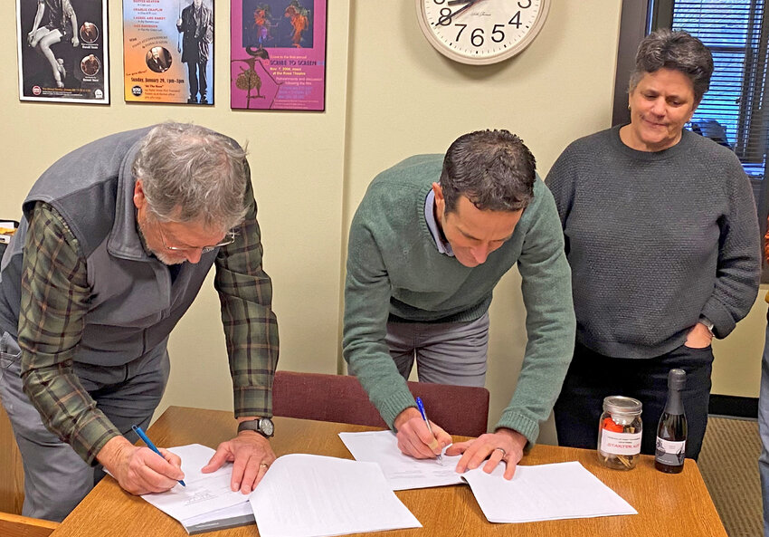 Port Townsend Golf Park President Bob Wheeler, and City Manager John Mauro ink an agreement while Director of Parks and Recreation Strategy Carrie Hite smiles.