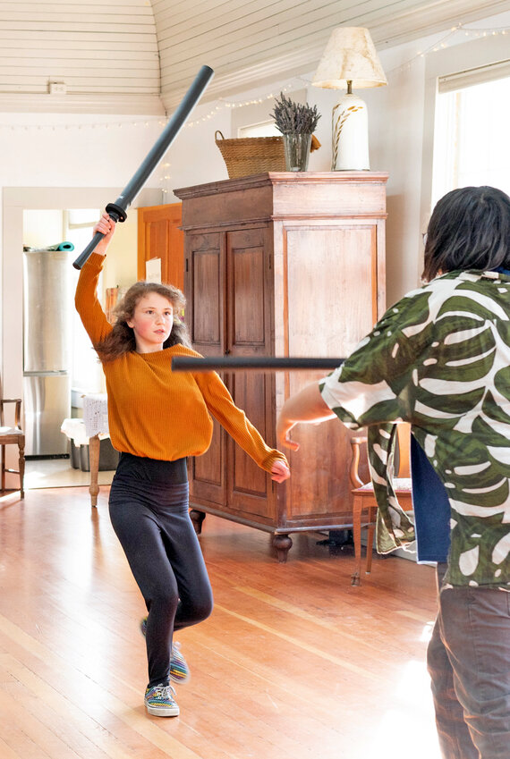 Molly Yanoff Odell prepares an attack on Ben Shaffer. Elenor Curtis watches as Joy Quinn and Agnes Ruth learn sword play. Photos courtesy Mel Carter