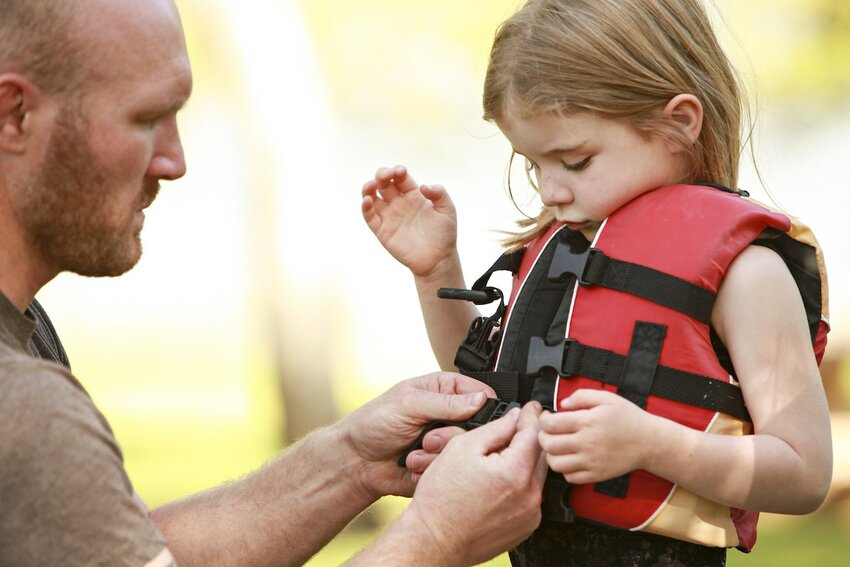 It is important that all boat passengers wear a life jacket.