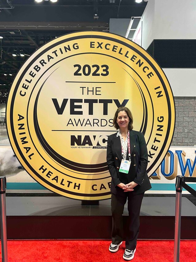 Beth Strautz, president of Ponte Vedra&rsquo;s Vagus PR Agency, accepts the Gold Vetty Award.