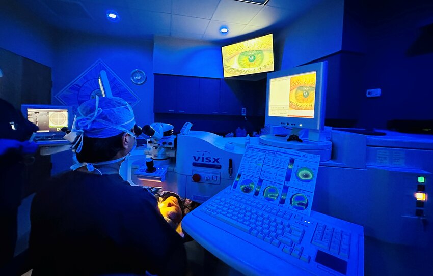 Dr. Gulani performs laser vision correction for a golfer&rsquo;s eyes.