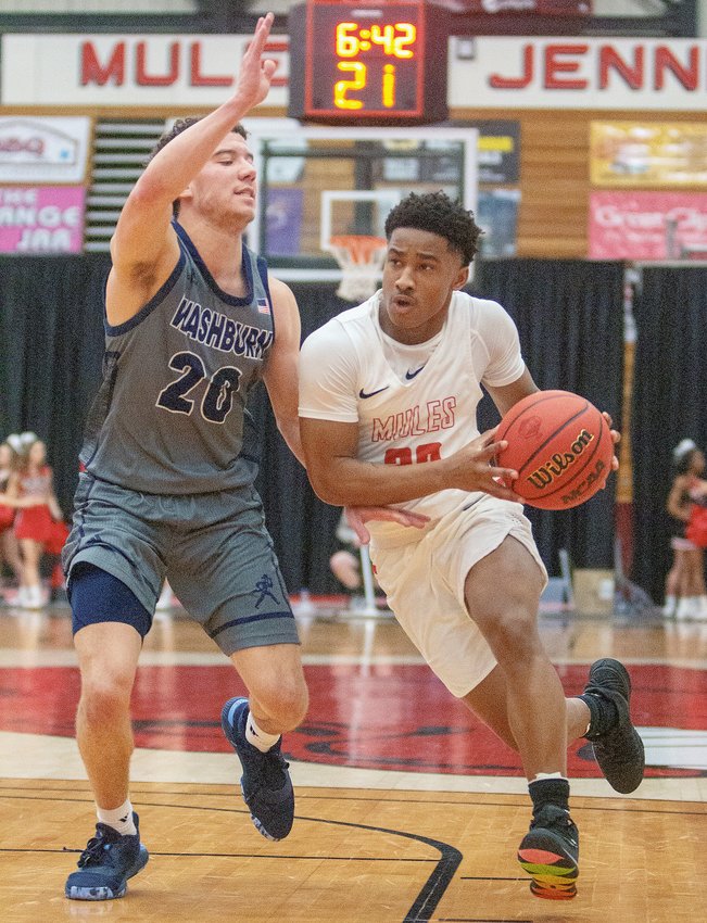 Central Missouri guard DeAndre Sorrells drives to the basket in the first half of the Mules 59-56 win over Washburn on Saturday, Feb. 1.