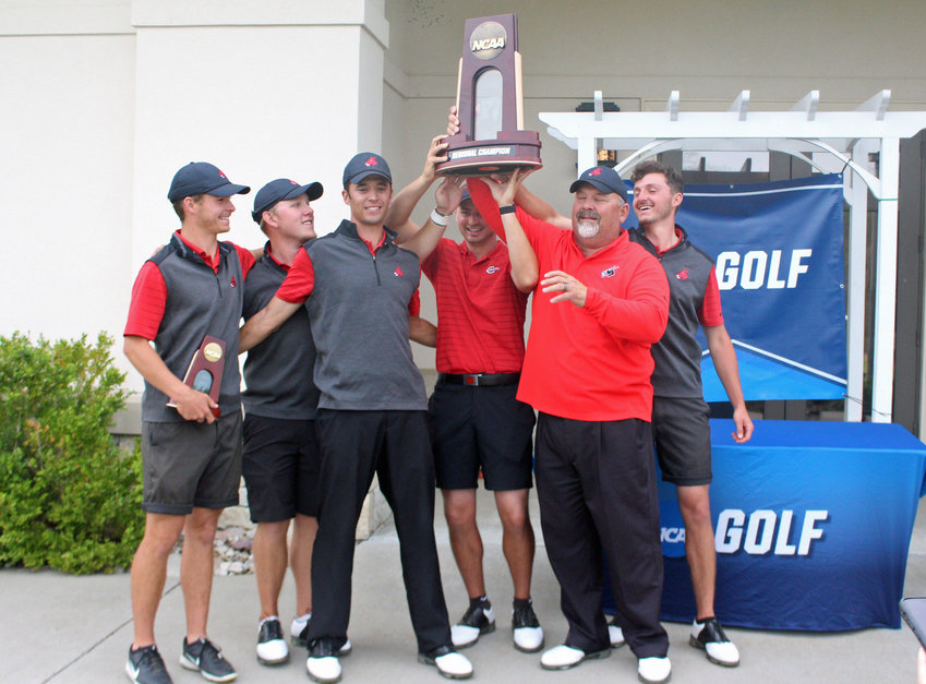 Mules golf and head coach Tim Poe hoists the program's Central/Midwest Regional Trophy on Saturday, May 8 at the Shoal Creek Golf Course in Kansas City, Missouri.
