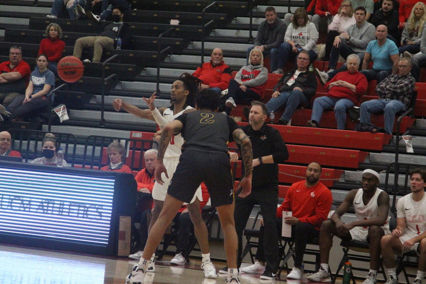 Ja&rsquo;Cor Nelson passes the ball against Central Oklahoma on Thursday, Jan. 13, at the UCM Multipurpose Building.