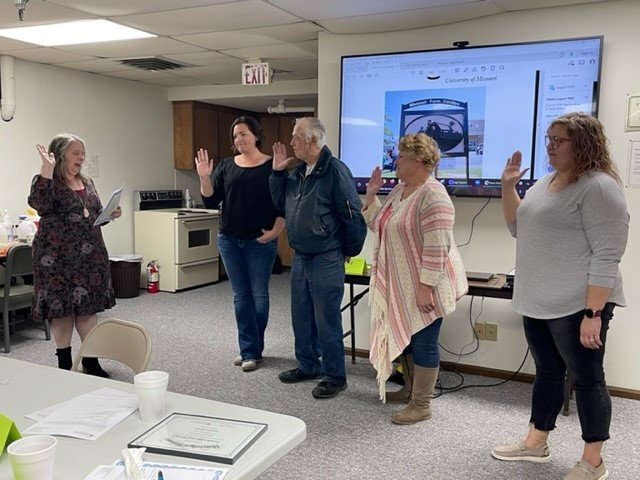 Johnson County Clerk Diane Thompson installs the University of Missouri Extension Johnson County officers for 2022-23. From left, Thompson, Chair Allison Bolt, Vice Chair Leo Watson, Secretary Connie Simmons, and Treasurer Kotey Bennett.