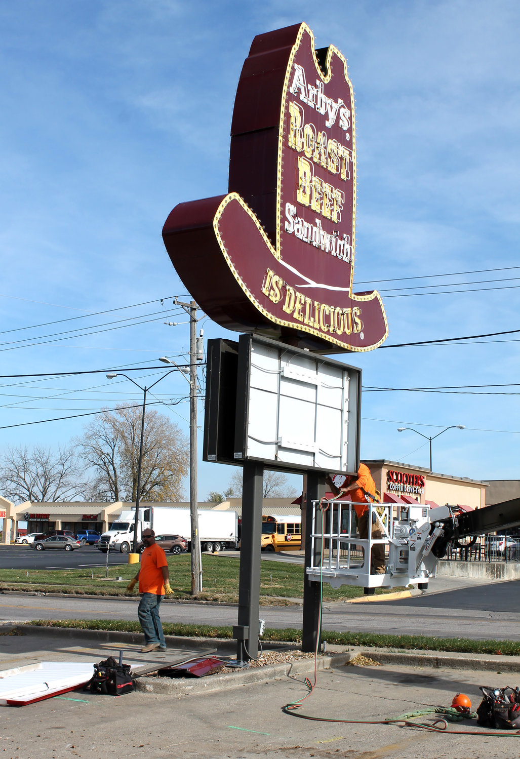 Photos: Arby’s installs new sign | Star-Journal